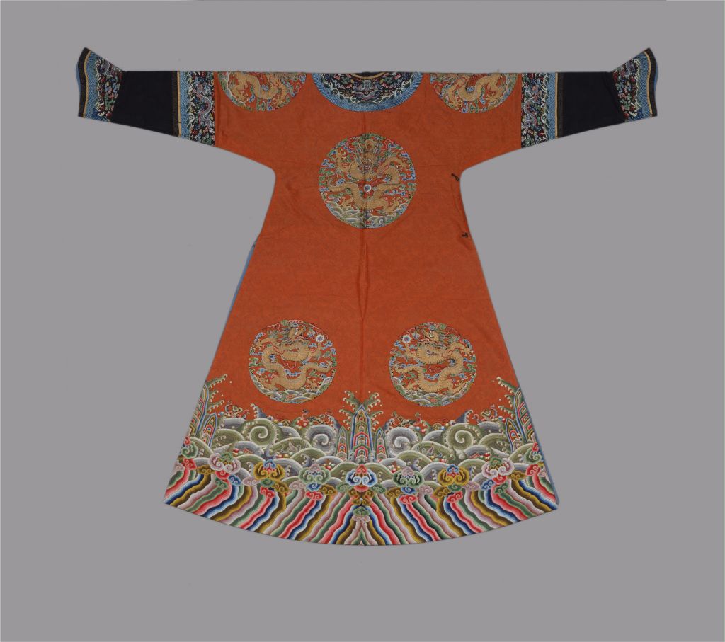 图片[2]-Apricot Yellow Satin Embroidery Eight regiments Cloud Dragon Female Jacketed Dragon Robe-China Archive